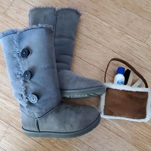 UGG Boots & Bonus Cleaning Kit